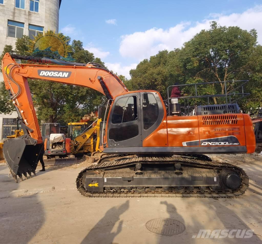 Doosan DX 300 LC 大型油圧ショベル12t以上（パワーショベル・ユンボ）