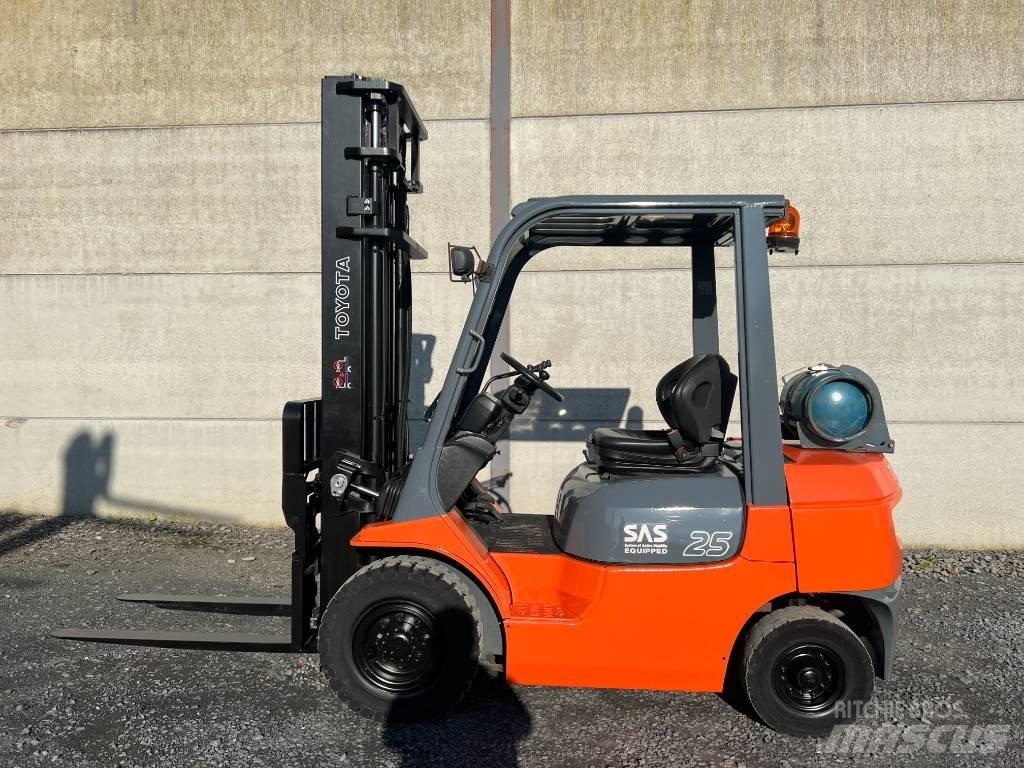 Toyota 42-7FGF25 LPGフォークリフト