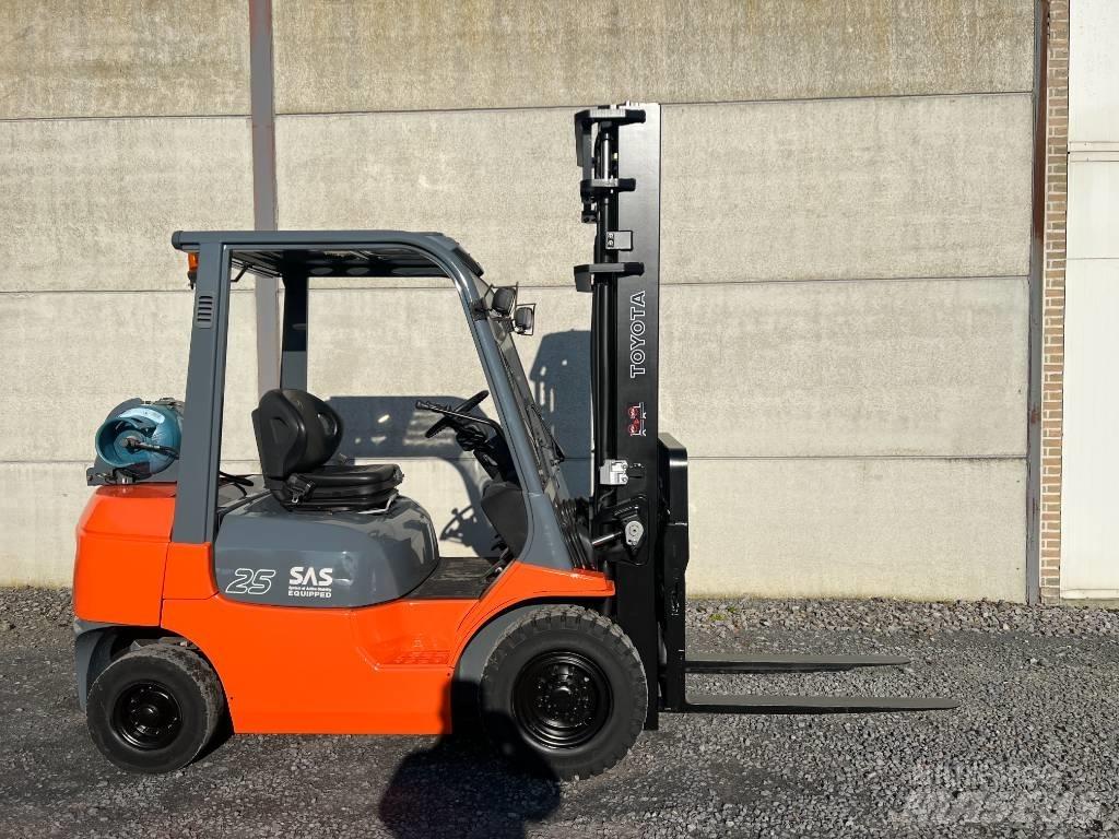Toyota 42-7FGF25 LPGフォークリフト