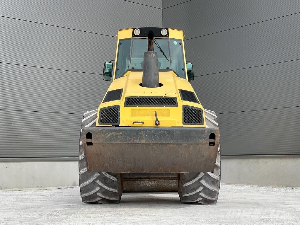 Bomag BW 213 DH-4 振動ローラ
