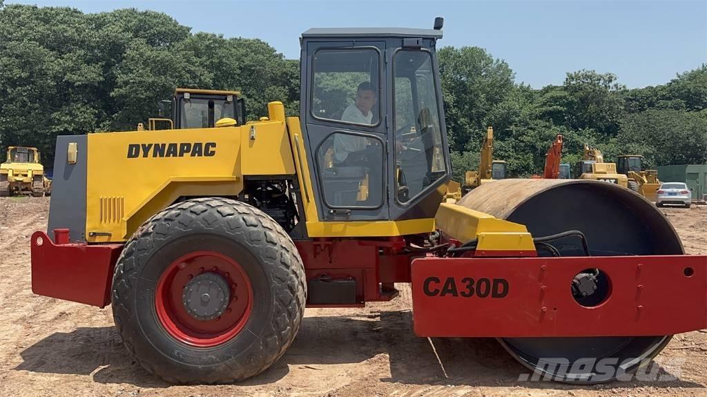 Dynapac CA 30 D 振動ローラ