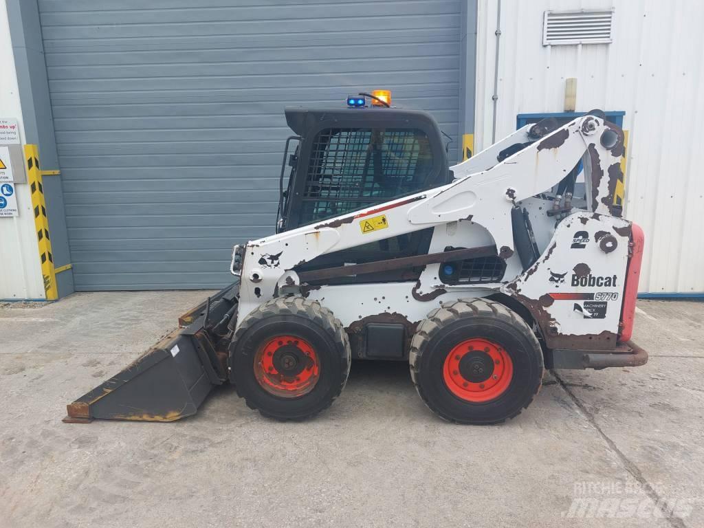 Bobcat 377 スキッドステアローダー