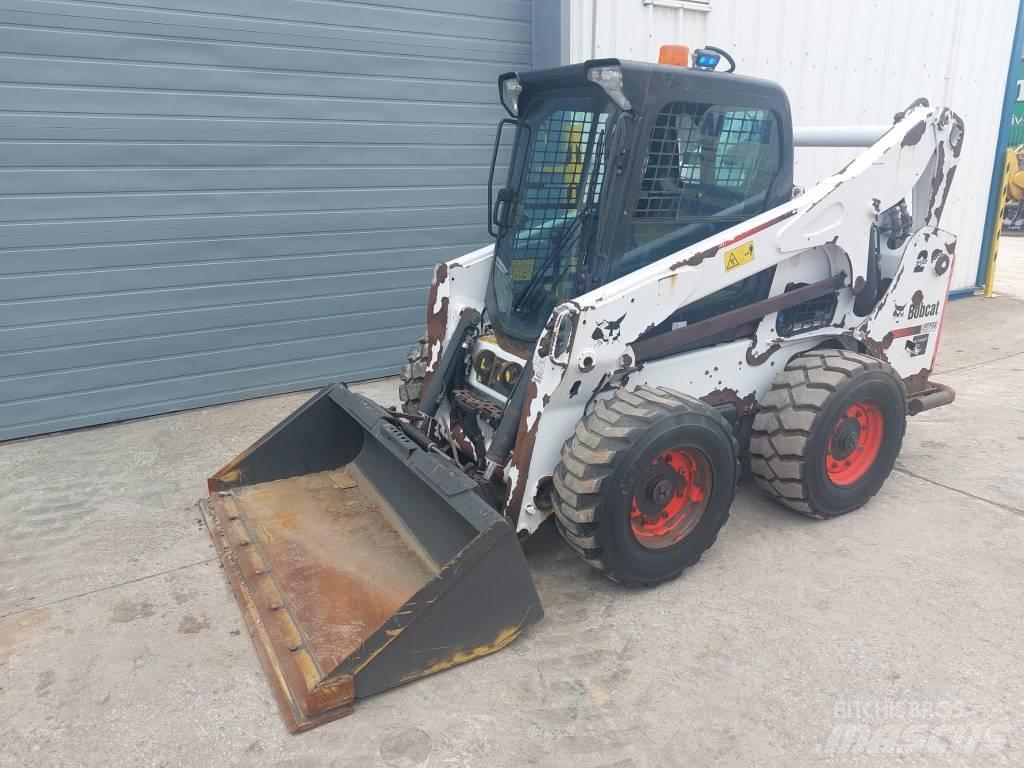 Bobcat 377 スキッドステアローダー