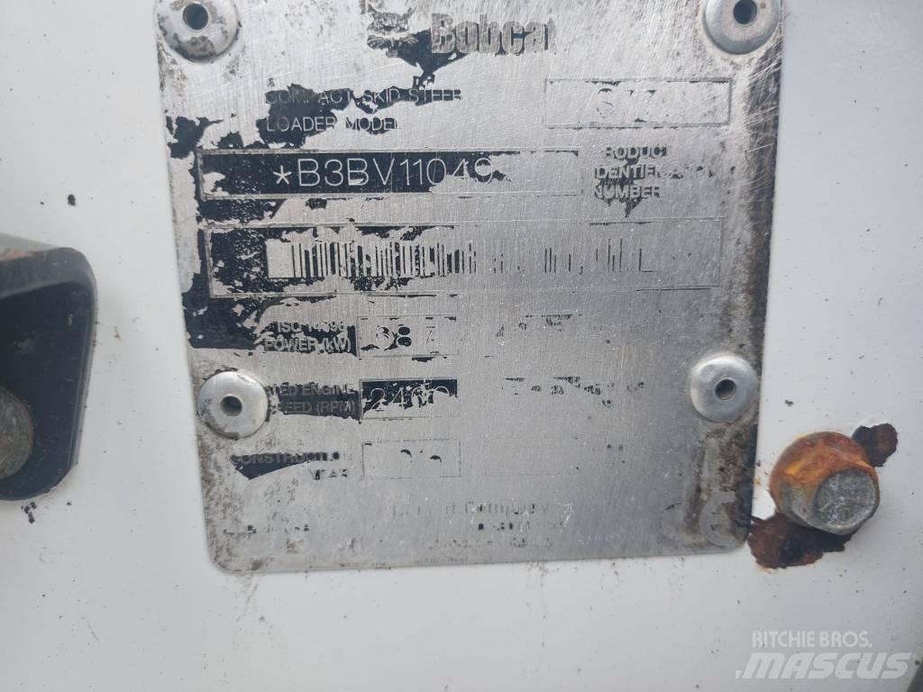Bobcat 377 スキッドステアローダー