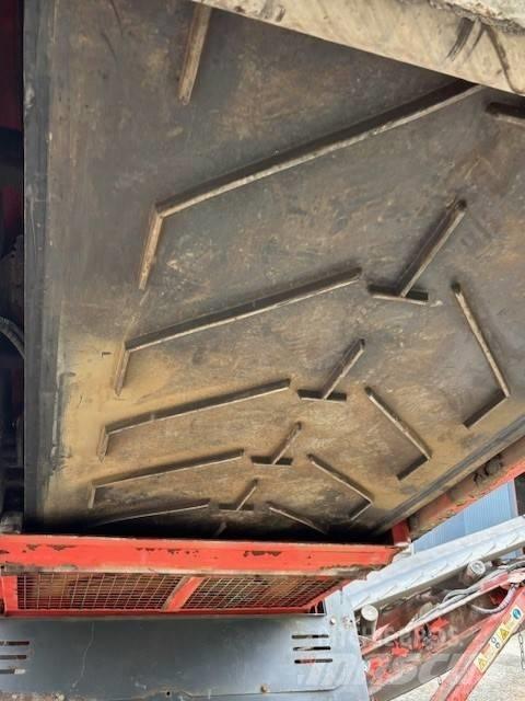 Sandvik QE 341 自走式スクリーン