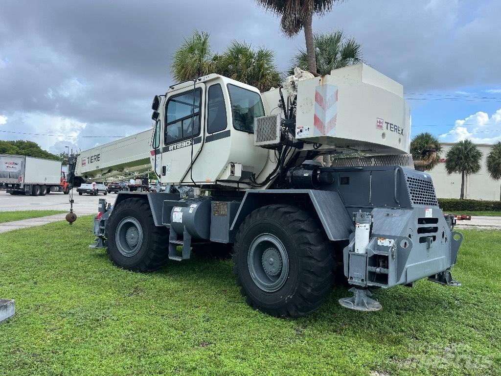 Terex RT 230-1 ラフテレーンクレーン