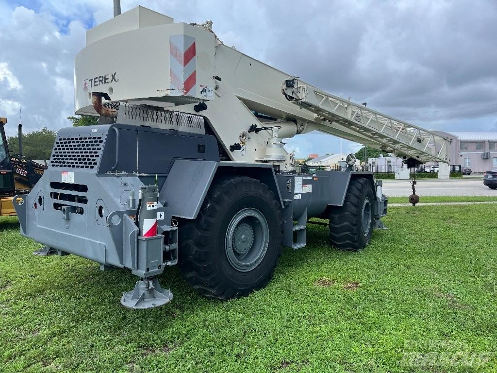 Terex RT 230-1 ラフテレーンクレーン