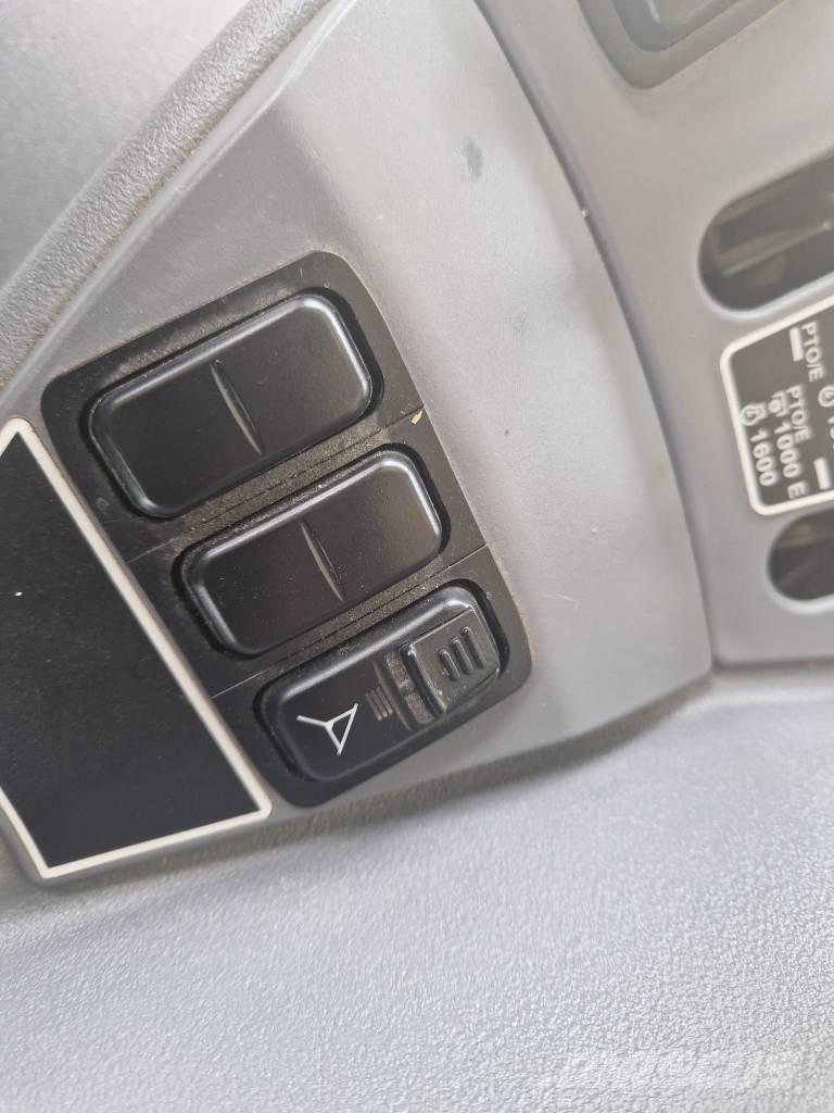 Kubota M7132 KVT トラクター