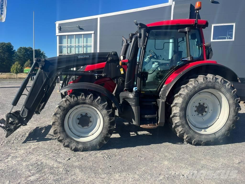 Valtra N 104 HiTech トラクター
