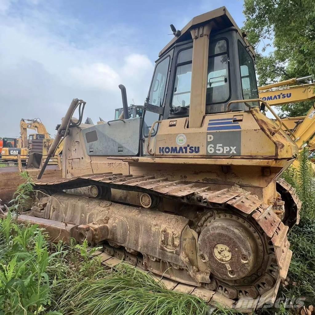 Komatsu D 65 P-12 ブルドーザー