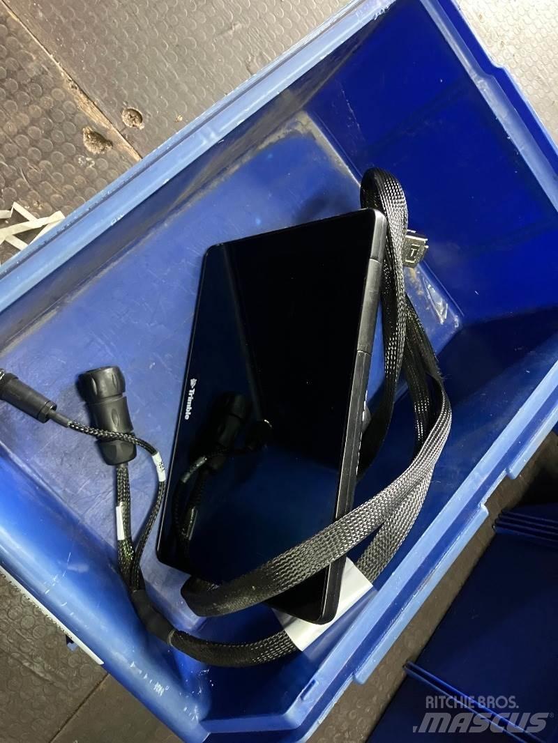 Trimble GFX 750 その他トラクターアクセサリー・アタッチメント