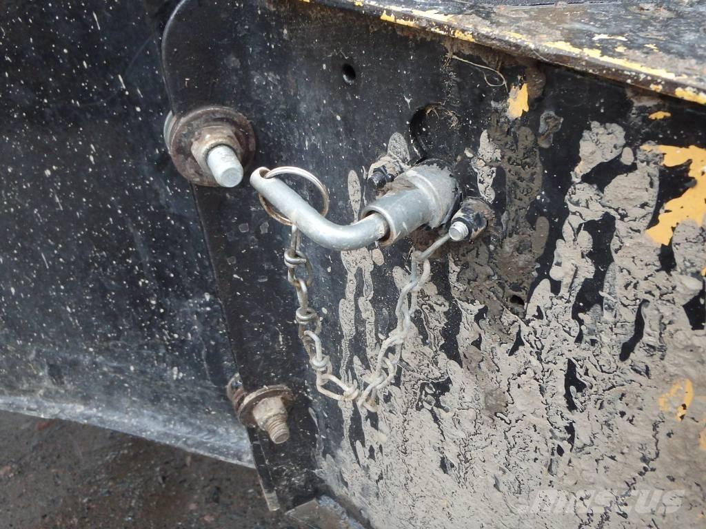 JCB 4 CN バックホーローダー