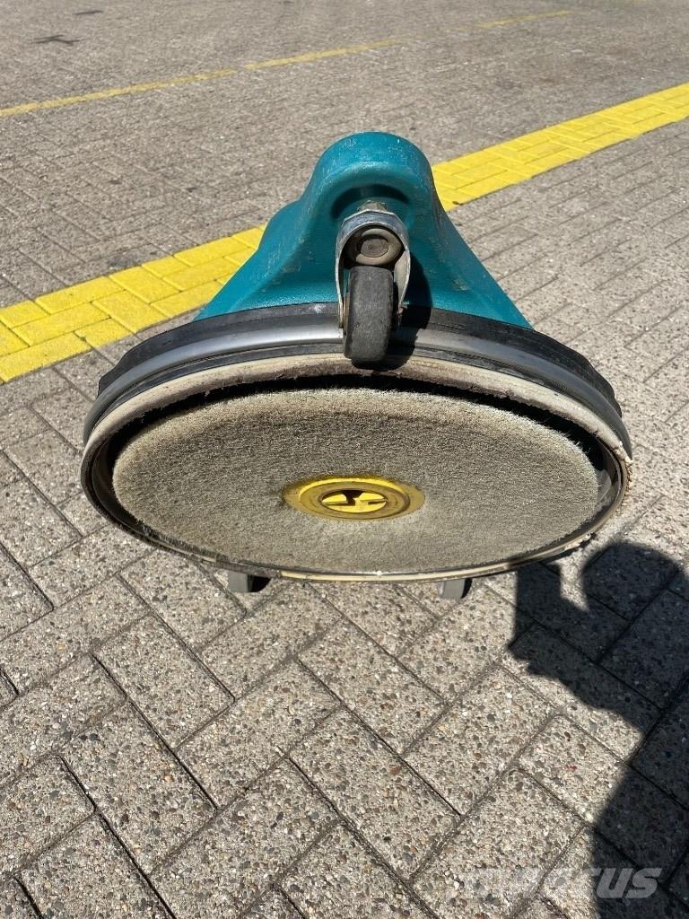 Tennant 2370 路面清掃機