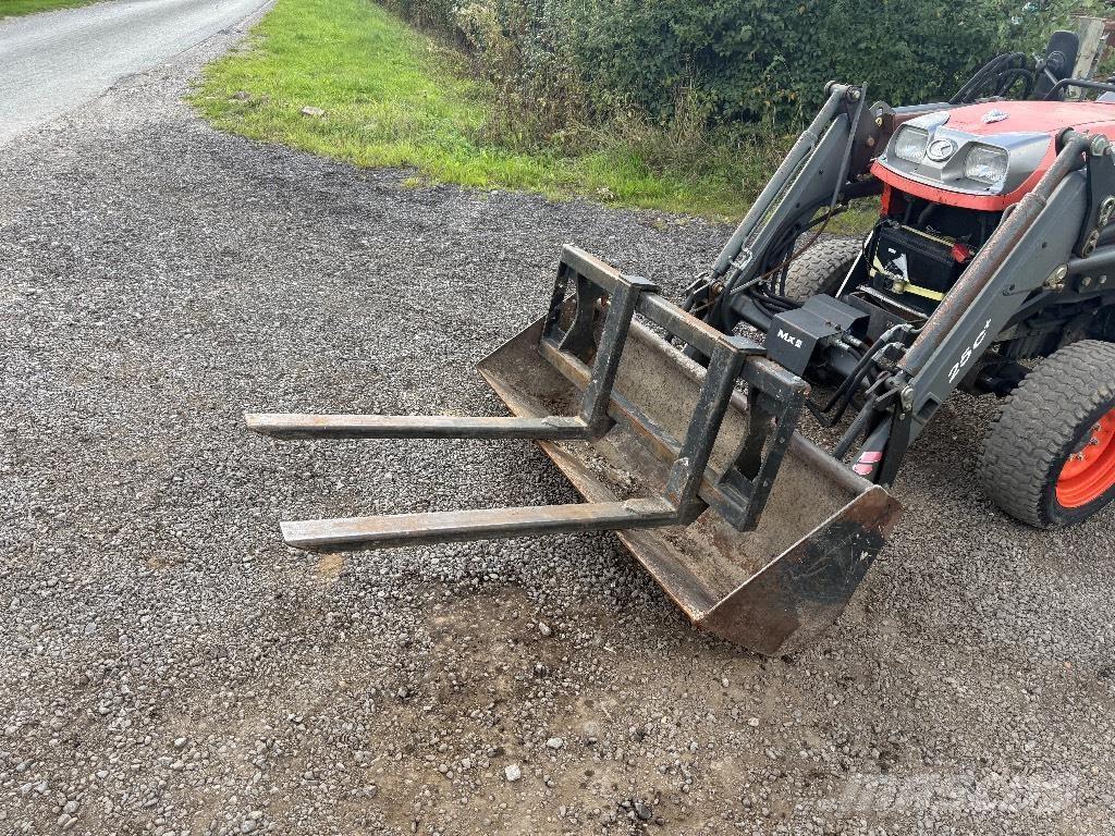 Kubota STV 36 コンパクトトラクター