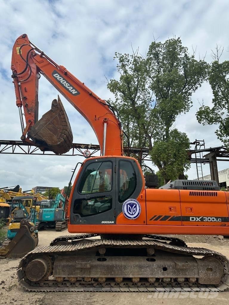 Doosan DX300 大型油圧ショベル12t以上（パワーショベル・ユンボ）