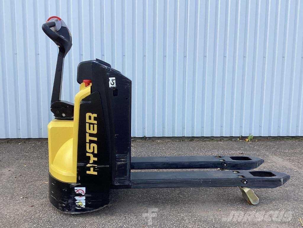 Hyster P2.0 自走式スタッカー