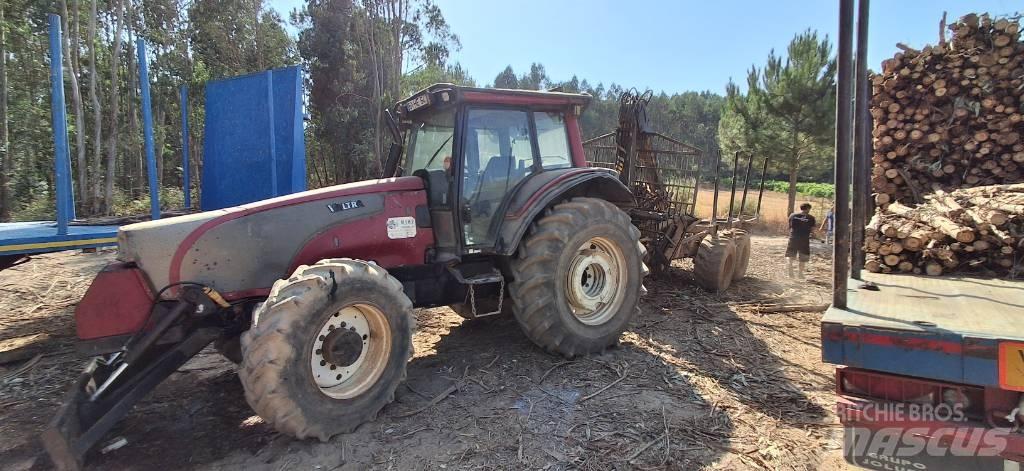 Valtra T 161 林業トラクター