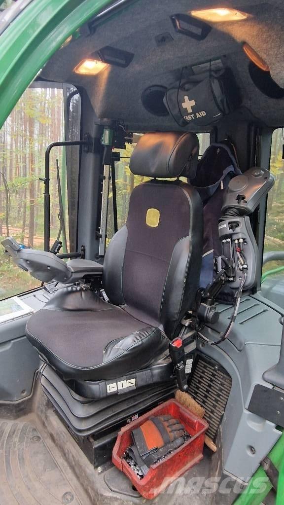 John Deere 1170G ハーベスター