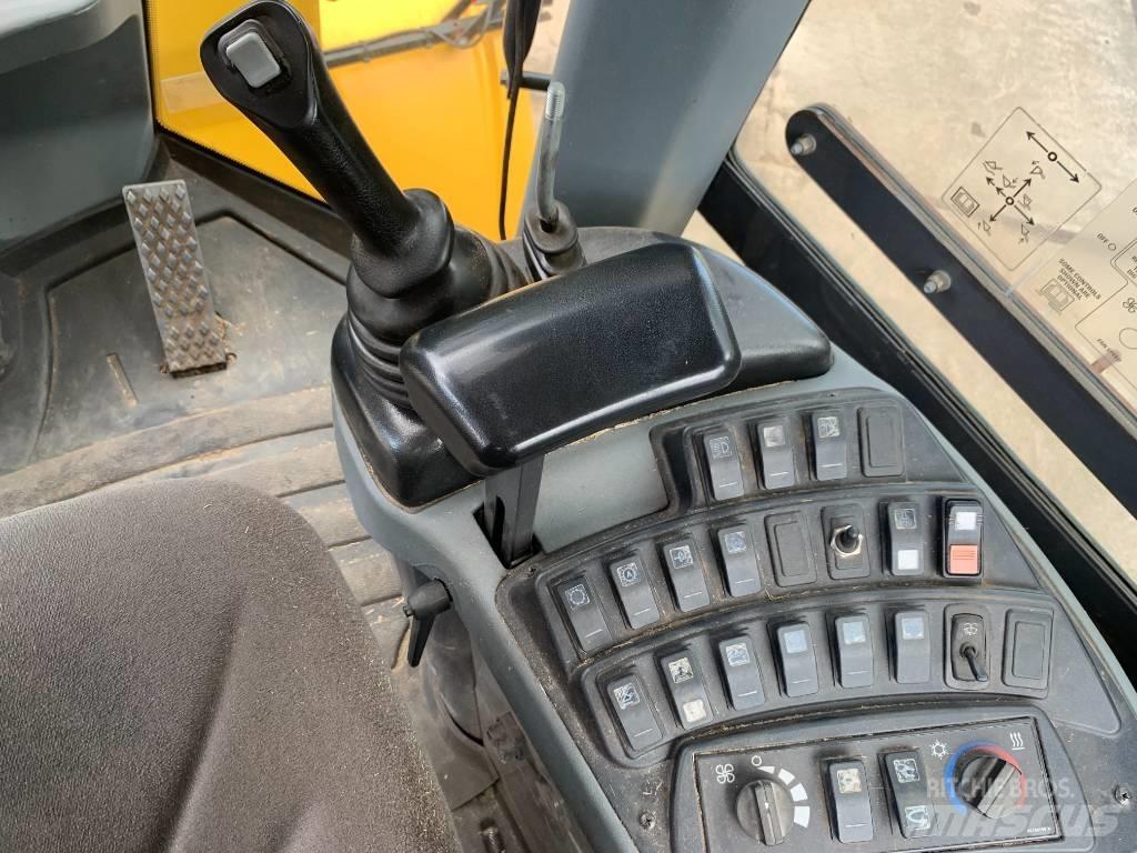 New Holland W 130 C ホイールローダー・タイヤショベル