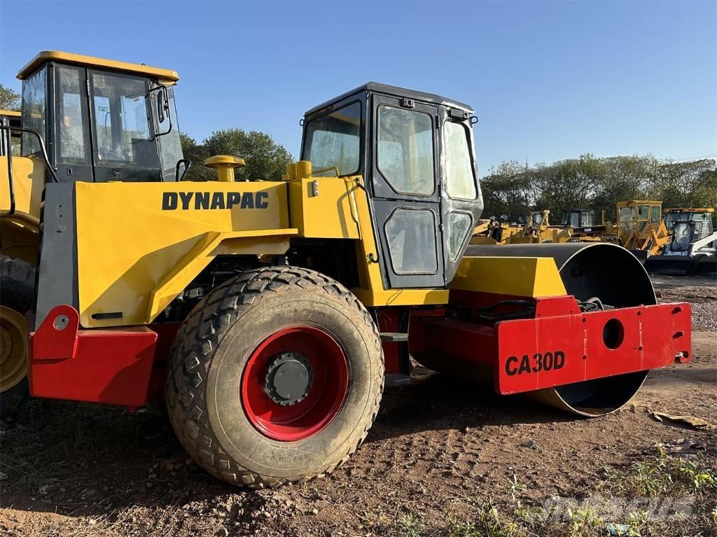 Dynapac CA 30 D 振動ローラ