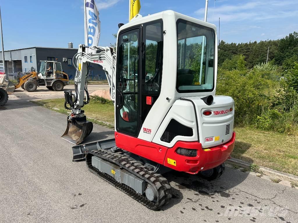 Takeuchi TB 225A V5 ミニ油圧ショベル 7t以下（ミニユンボ・ミニディガー）