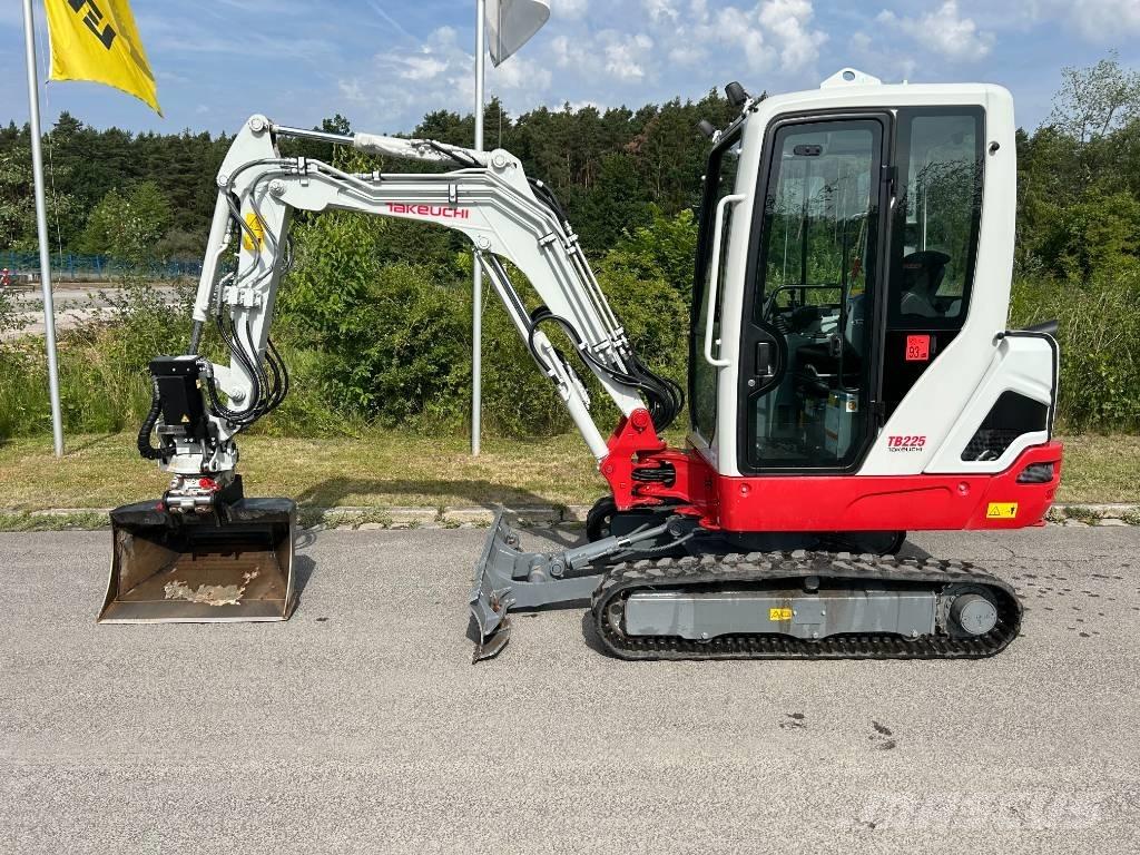 Takeuchi TB 225A V5 ミニ油圧ショベル 7t以下（ミニユンボ・ミニディガー）