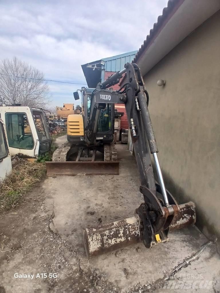 Volvo ECR 48 C ミニ油圧ショベル 7t以下（ミニユンボ・ミニディガー）