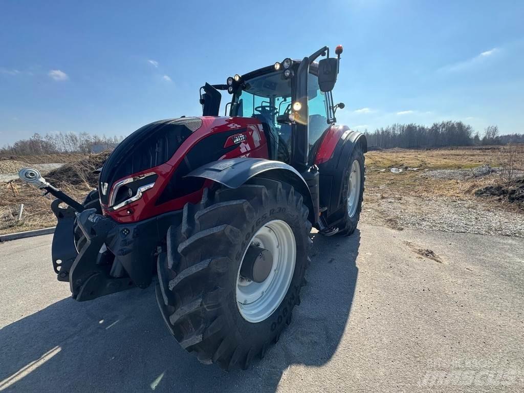 Valtra T255V トラクター