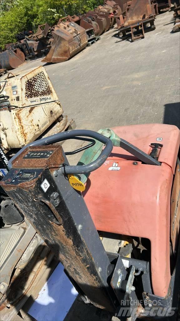 Husqvarna LG504 プレートコンパクター