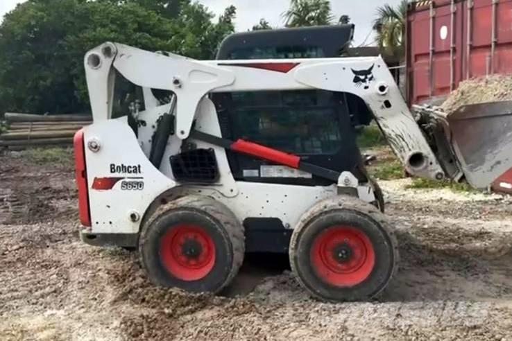 Bobcat S650 スキッドステアローダー