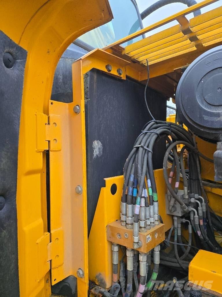 JCB JS 210 LC 大型油圧ショベル12t以上（パワーショベル・ユンボ）