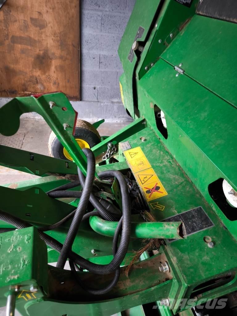 John Deere V461M ラウンドベーラー