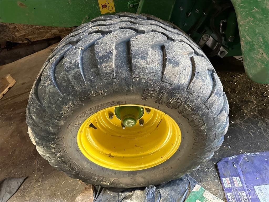 John Deere V461M ラウンドベーラー