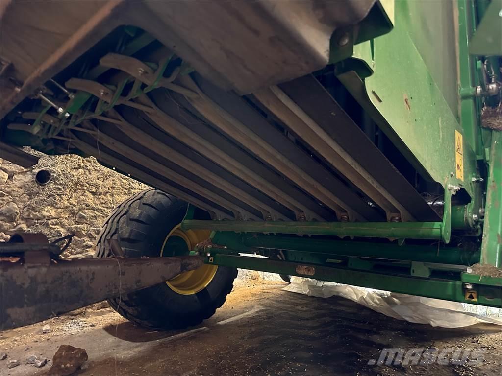 John Deere V461M ラウンドベーラー