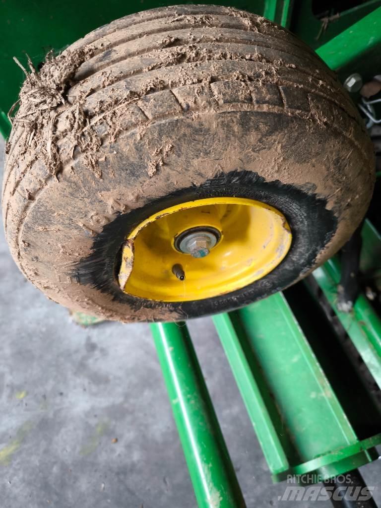 John Deere V461M ラウンドベーラー