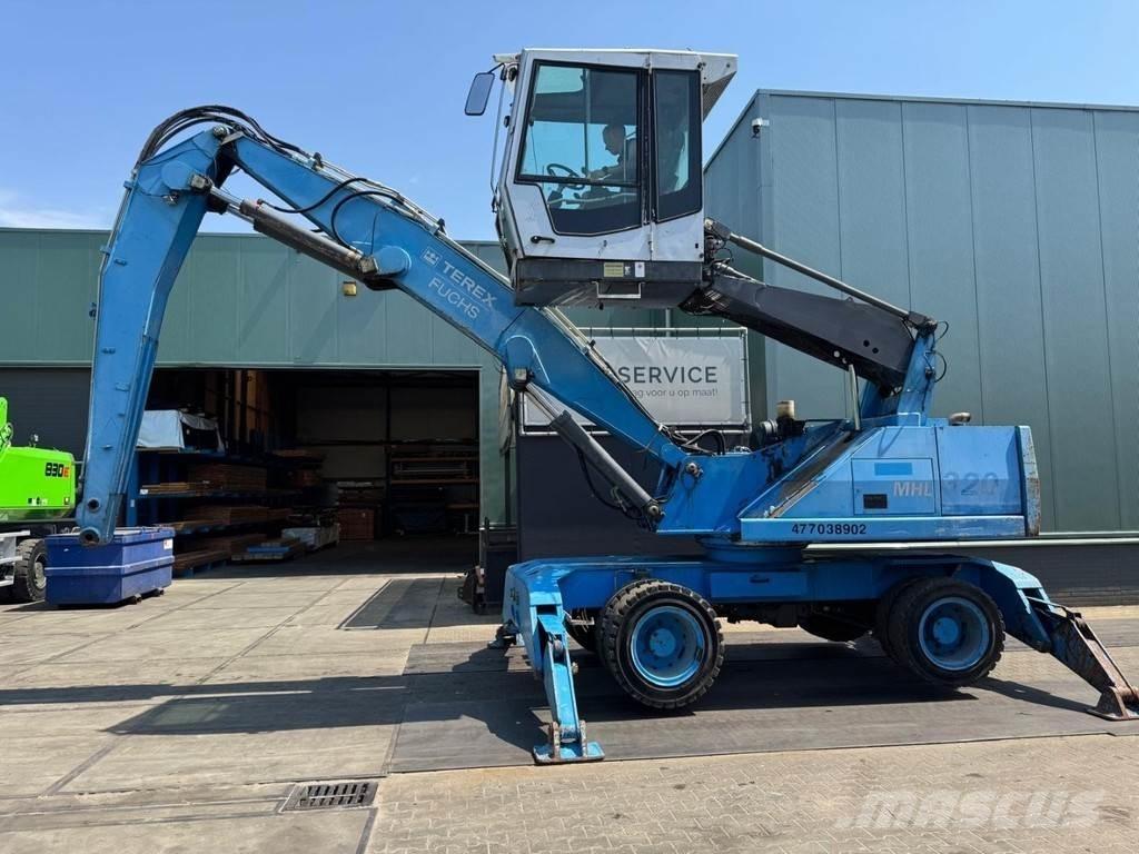 Fuchs MHL 320 廃棄物／工業産廃処理機