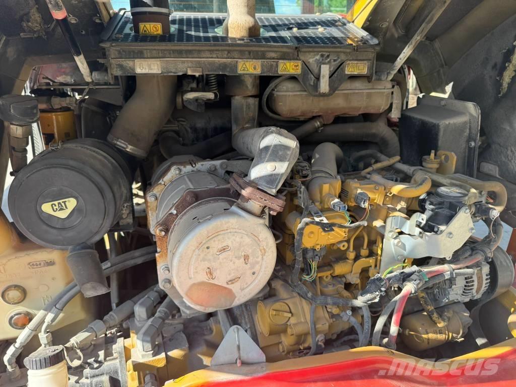 CAT 906M ホイールローダー・タイヤショベル