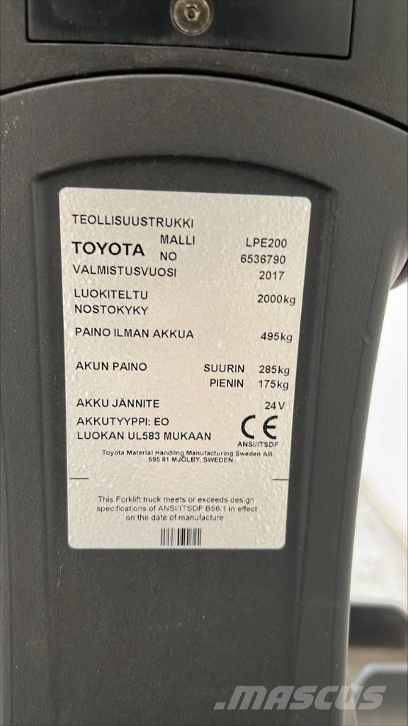 Toyota BT LPE 200 ローリフトとプラットフォーム