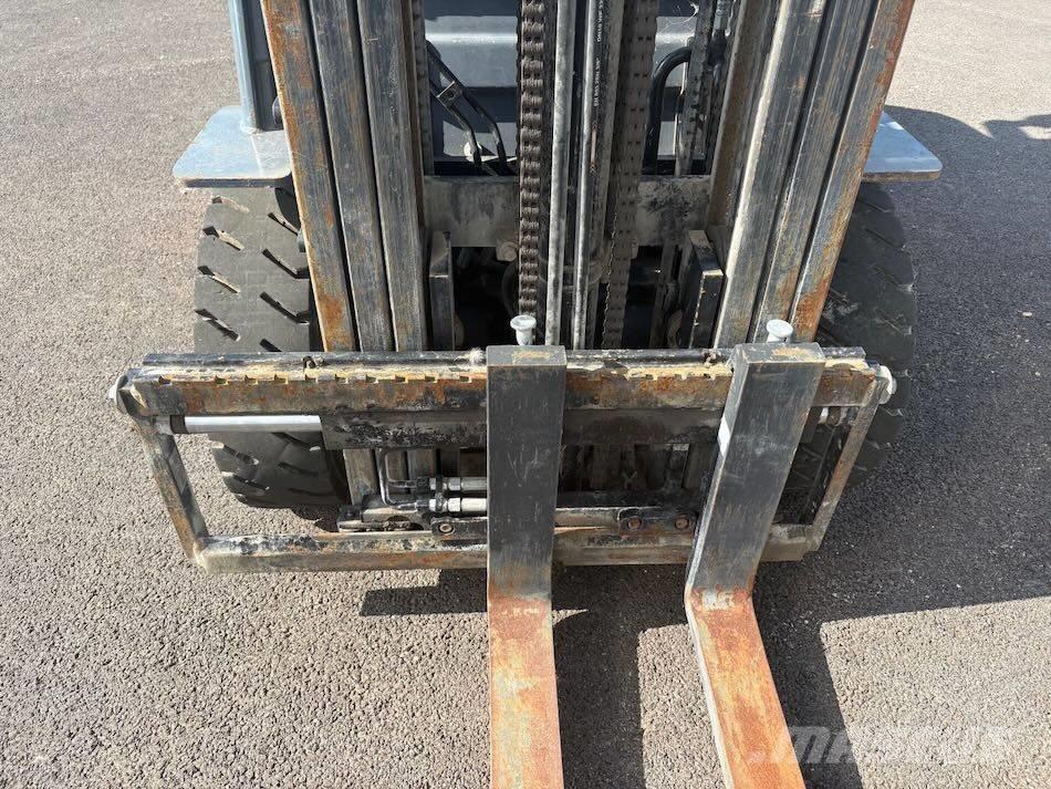 Toyota 8 FDF 25 ディーゼル・軽油