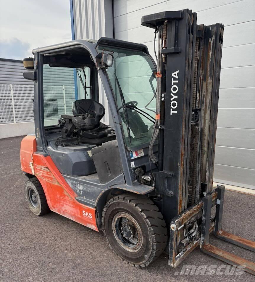 Toyota 8 FDF 25 ディーゼル・軽油