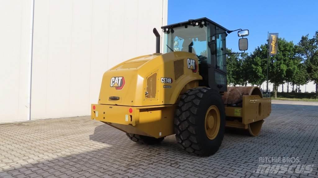 CAT CS 74 B 振動ローラ