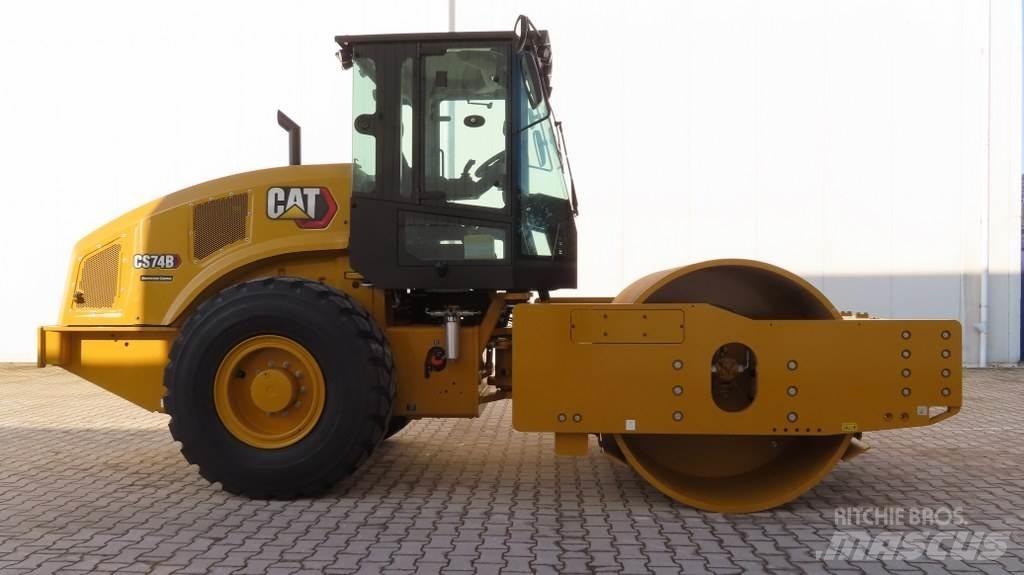 CAT CS 74 B 振動ローラ