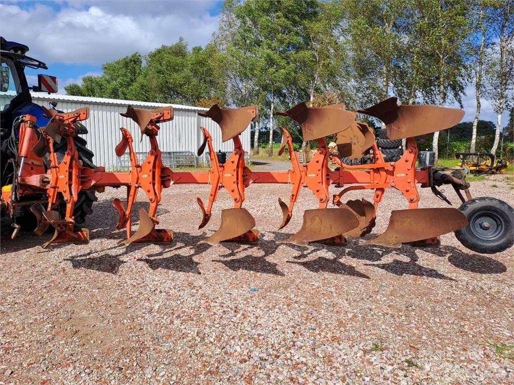 Kuhn VM 152 5T プラウ