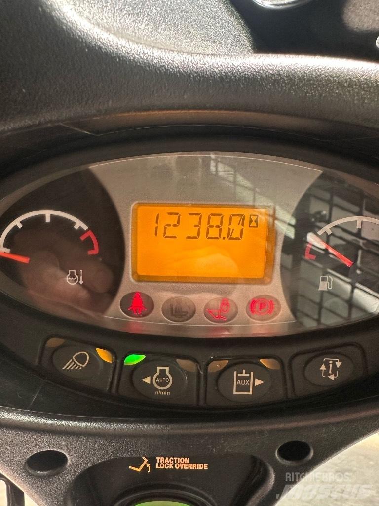 Bobcat T 590 スキッドステアローダー