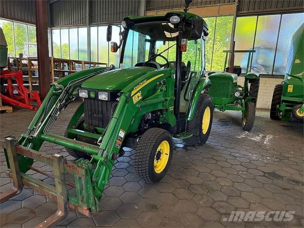 John Deere 3320 トラクター
