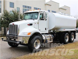 Peterbilt 348 給水車