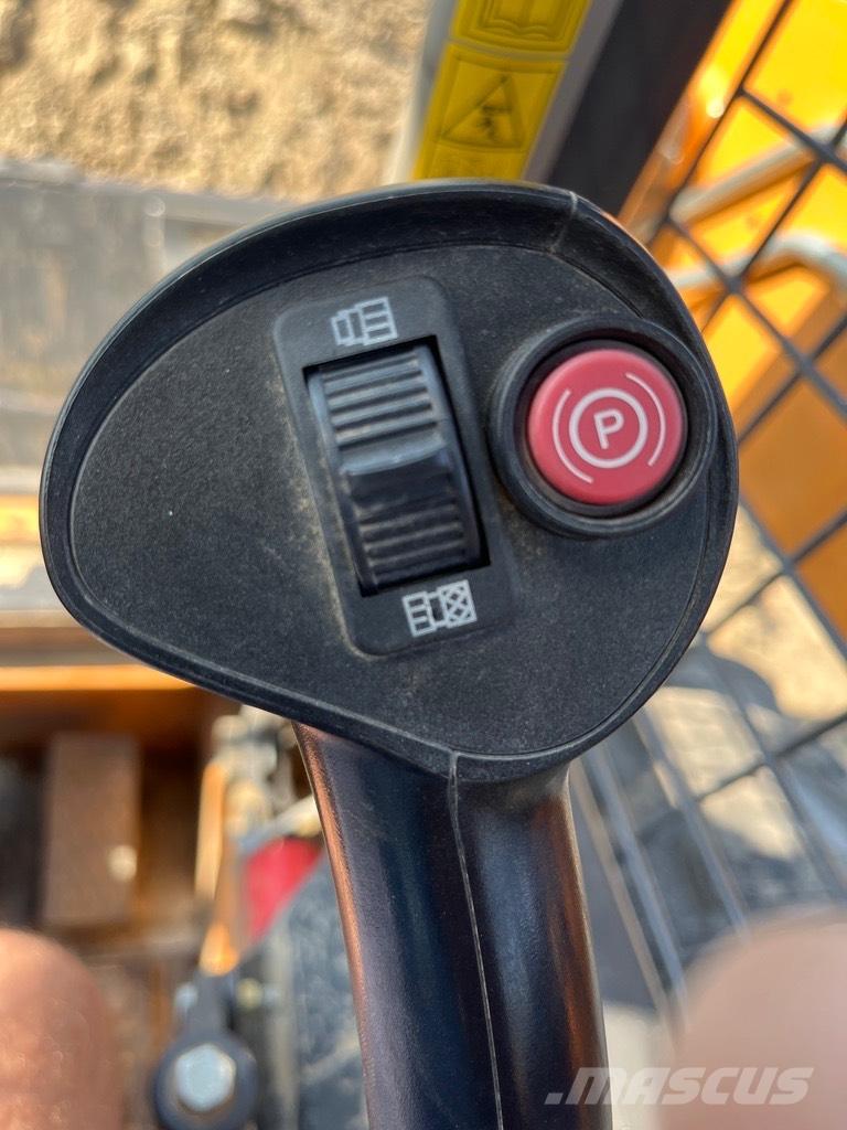 CASE SR 130 スキッドステアローダー