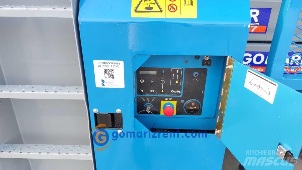 Genie GS 4390 RT シザースリフト