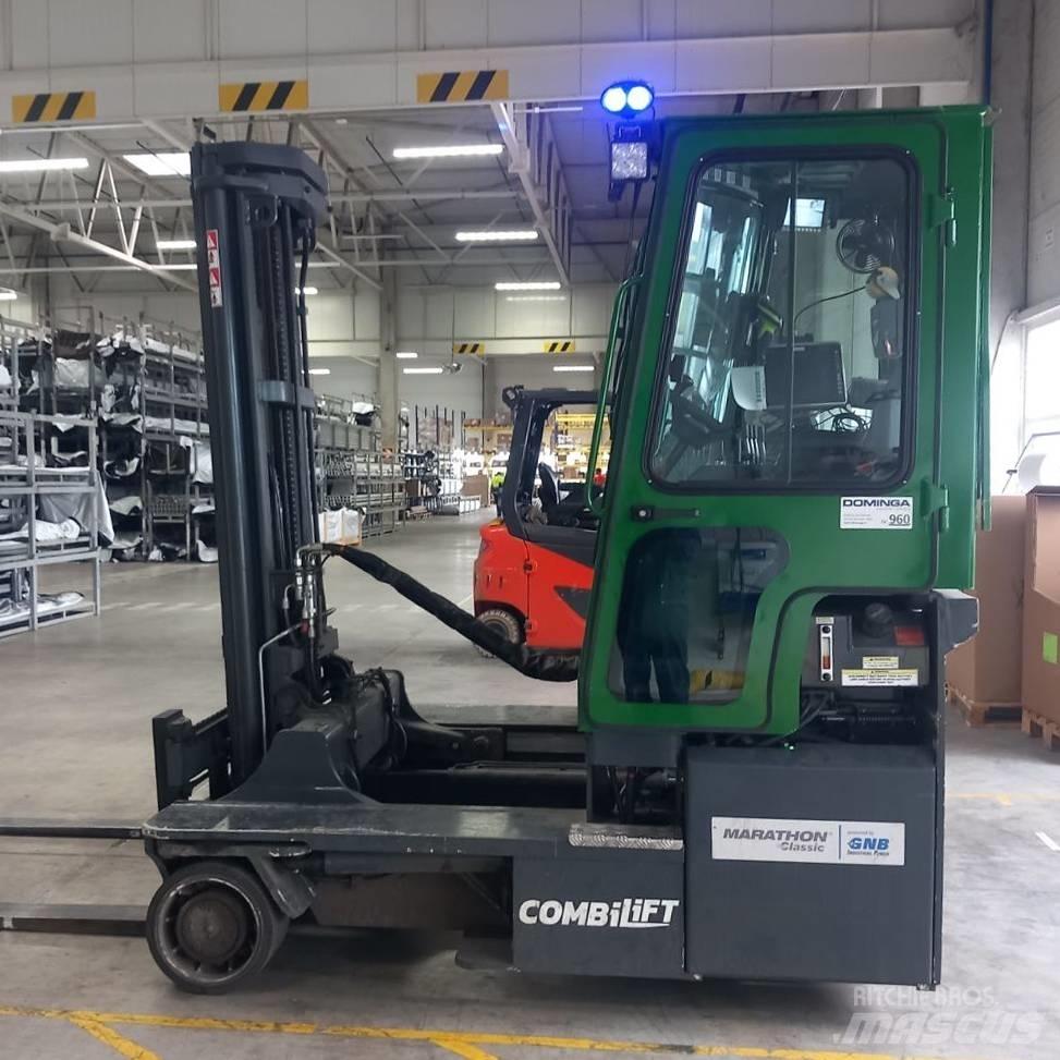 Combilift C 4000 E 全方向リーチ型フォークリフト