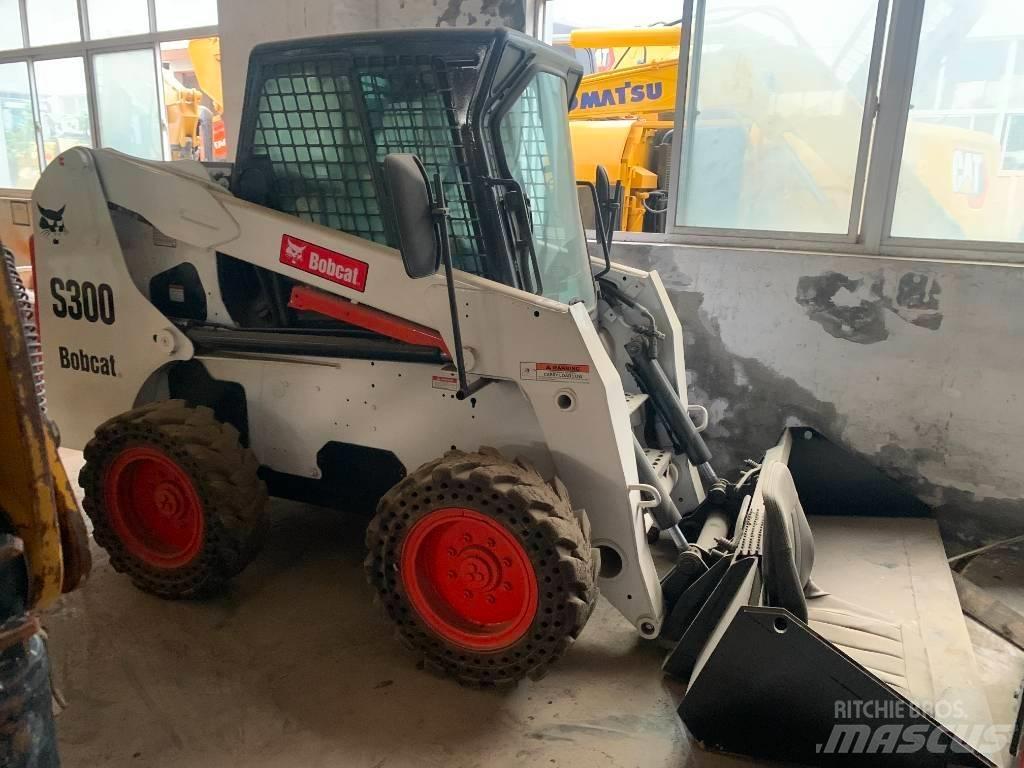 Bobcat S 300 スキッドステアローダー